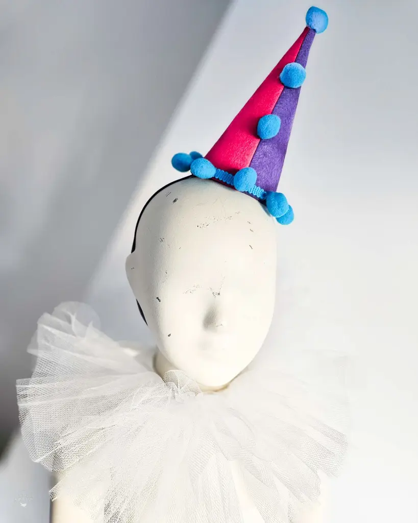 Atelier Spatz Clown Hat & Collar-5.webp