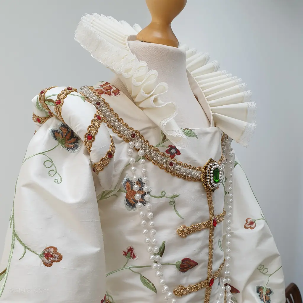 Atelier Spatz Elizabethan Ruff-2.webp