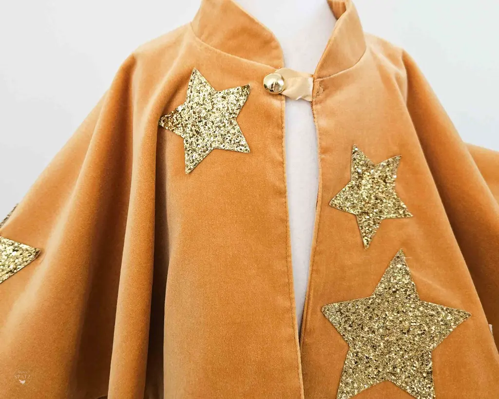 Atelier Spatz Star Capelet-2.webp