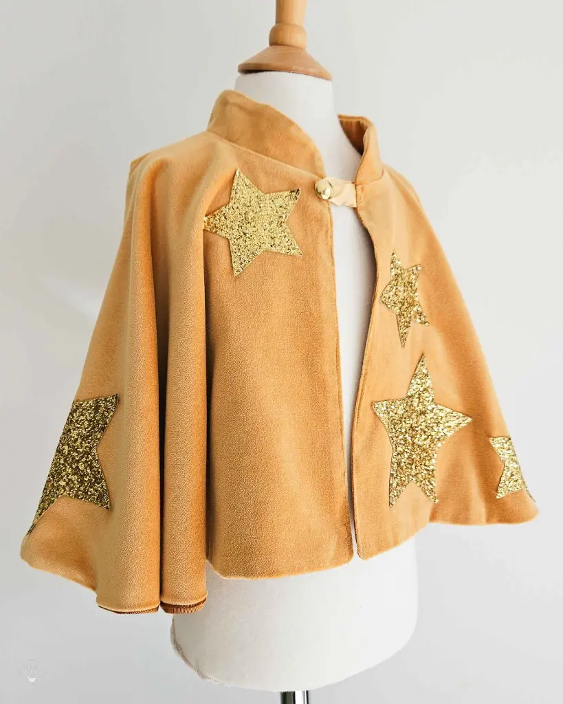 Atelier Spatz Star Capelet-3.webp