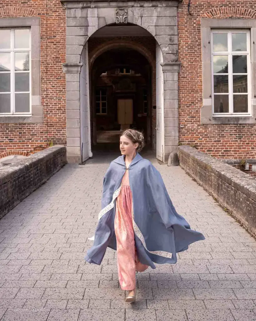 Medieval or Renaissance Linen Cape (pink, 78cm (3-5years))