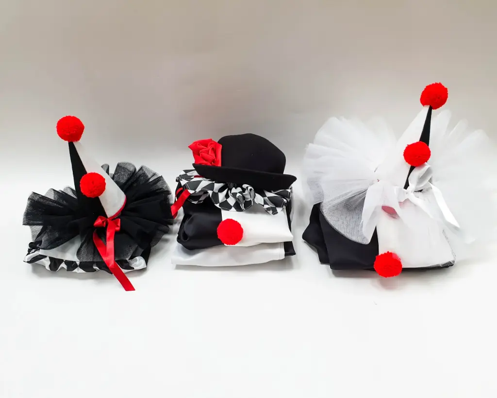 Harlequin HAT and TULLE COLLAR (weiss)