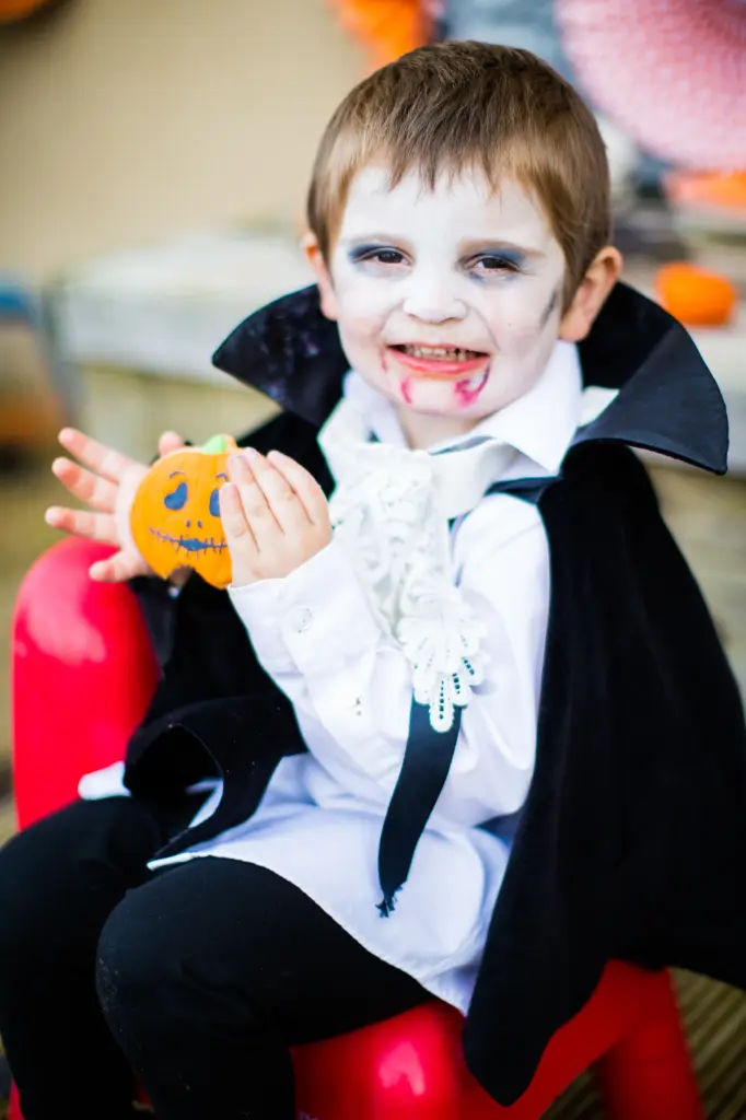 Count Dracula Vampire Costume (5-6 ans)