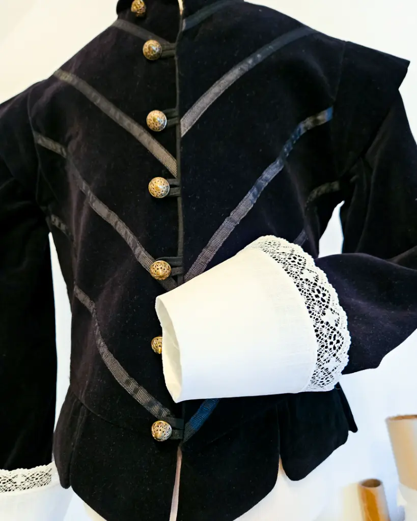 Historical Stiff Lace Cuffs