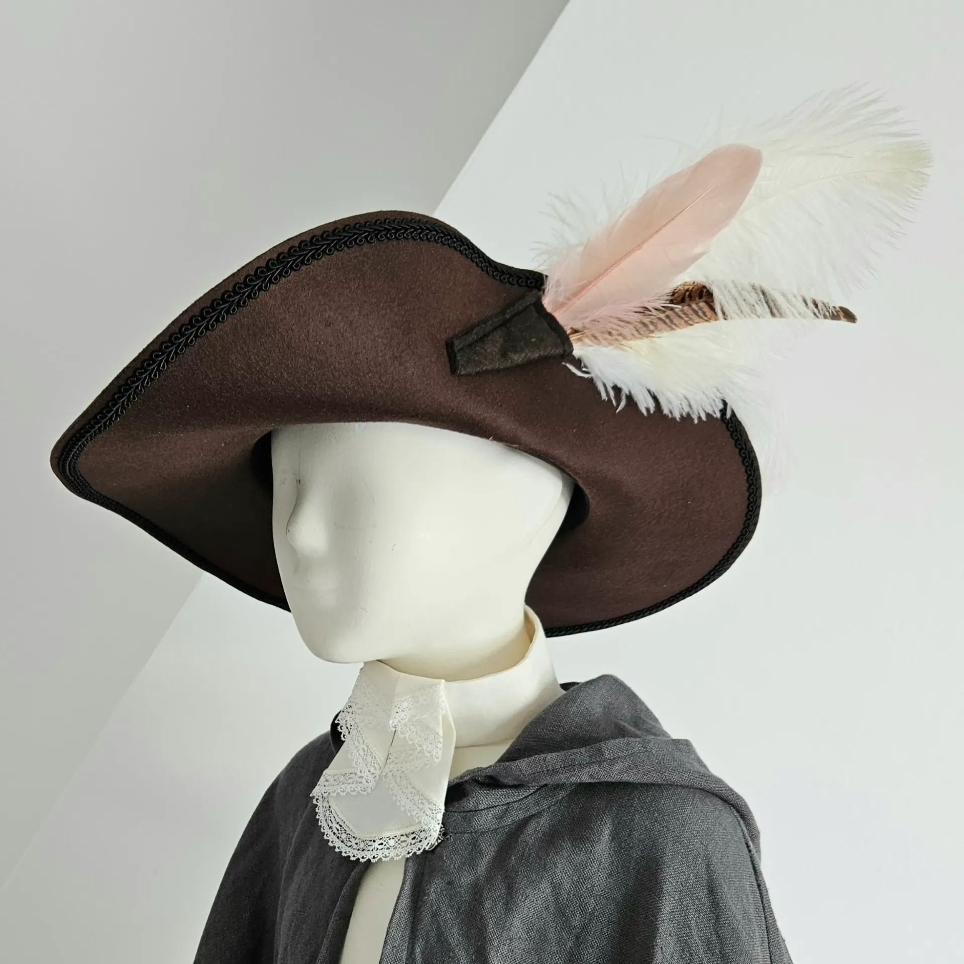 Chapeau de mousquetaire marron