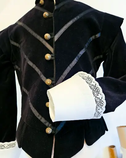 Historical Stiff Lace Cuffs